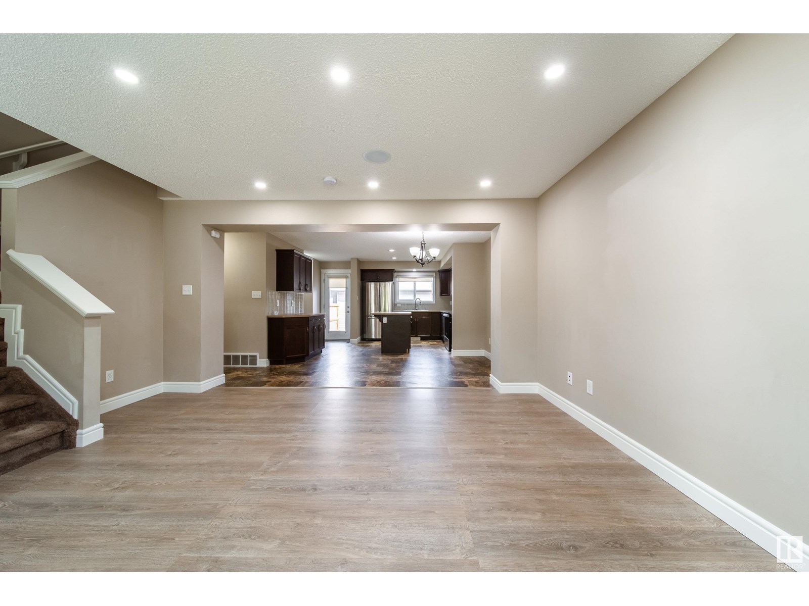 162 Desrochers Ga Sw, Edmonton, Alberta  T6W 3H8 - Photo 5 - E4450237
