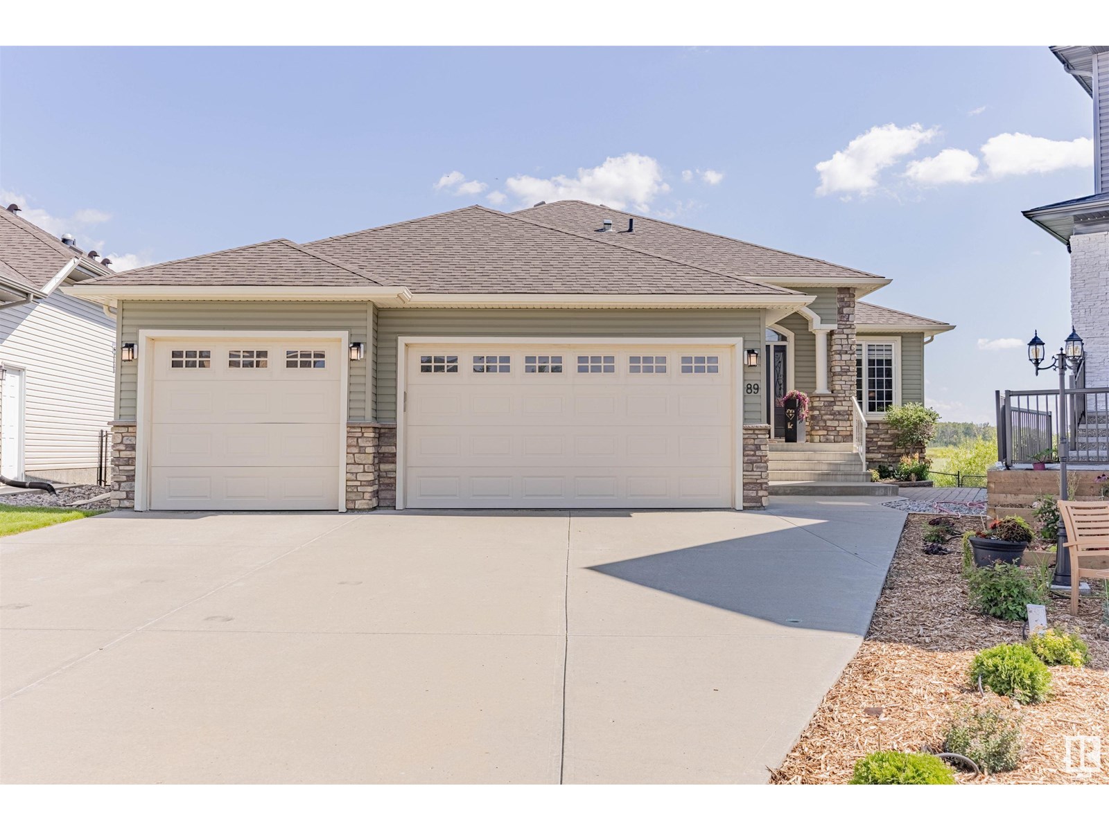 Property at 89 Lakeland CR SE image 1