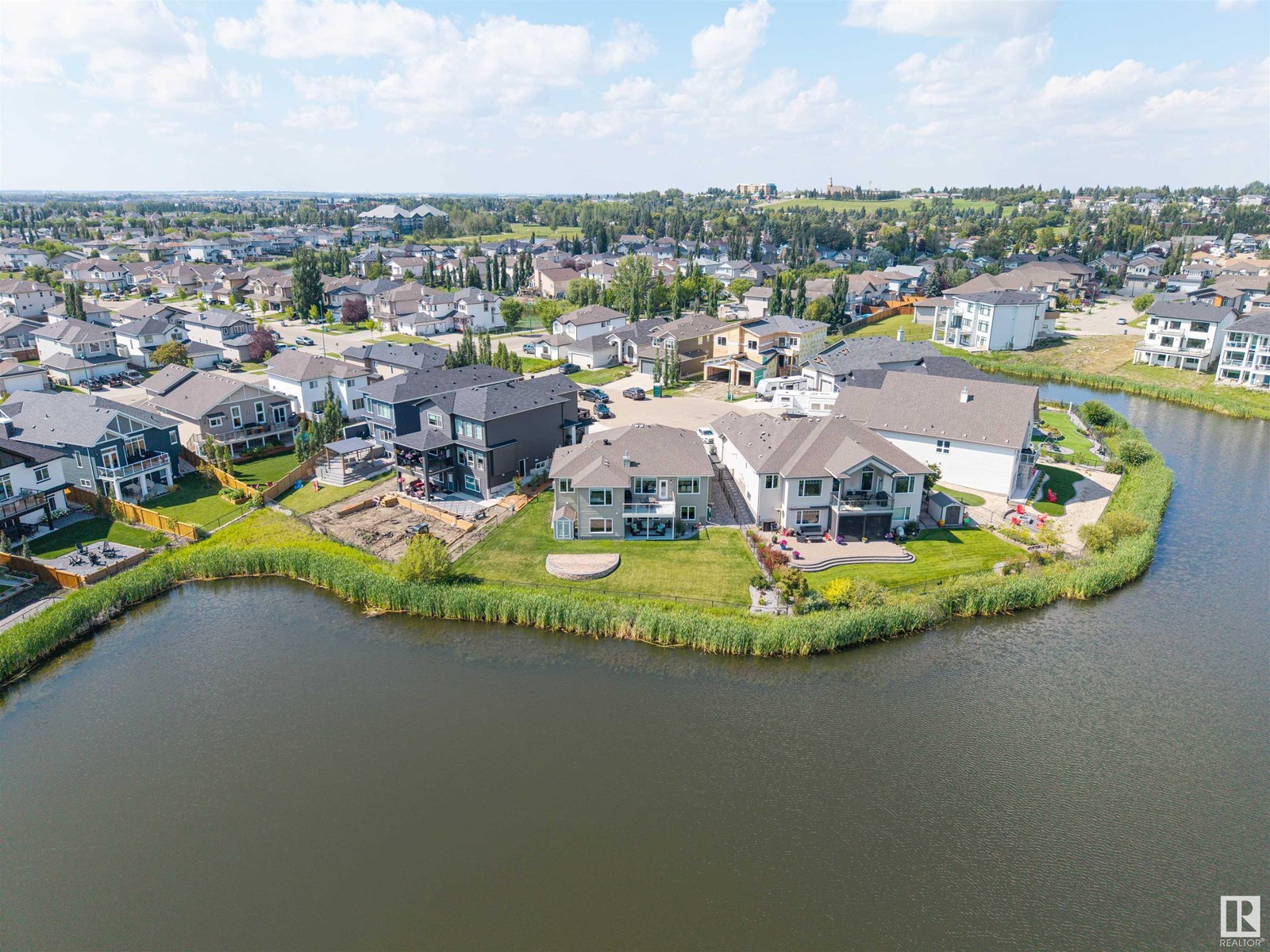 Property at 89 Lakeland CR SE image 3