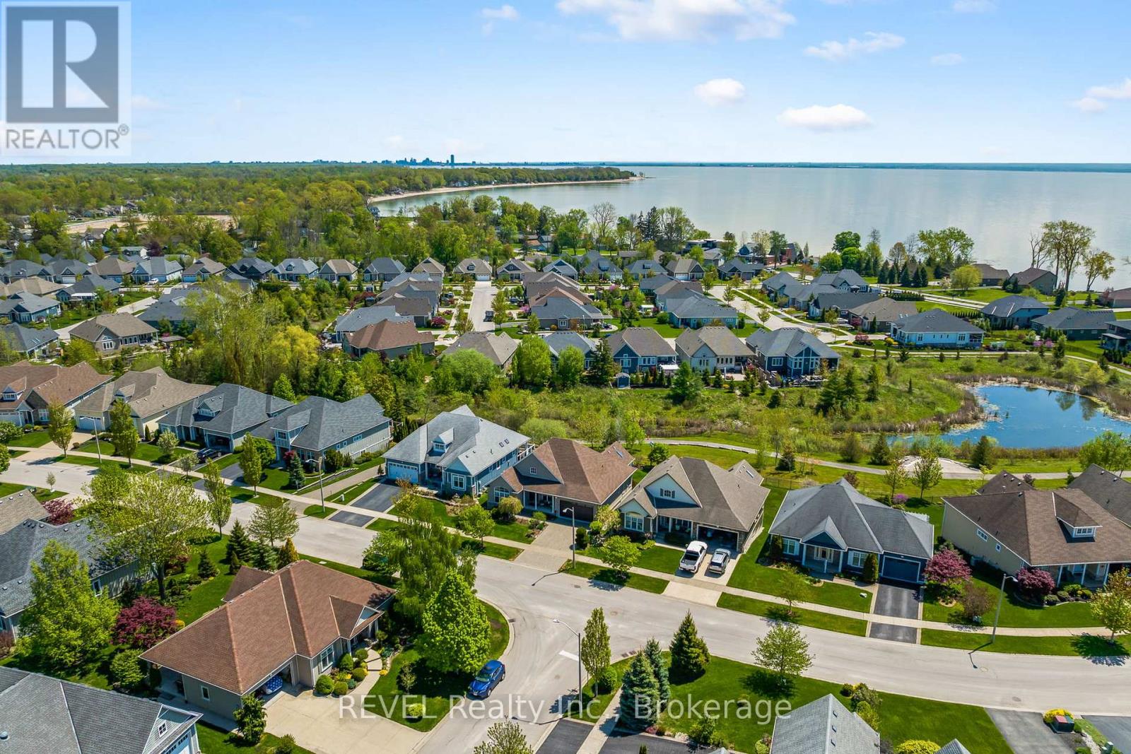 116 Sunrise Court, Fort Erie, Ontario  L0S 1N0 - Photo 40 - X12158262