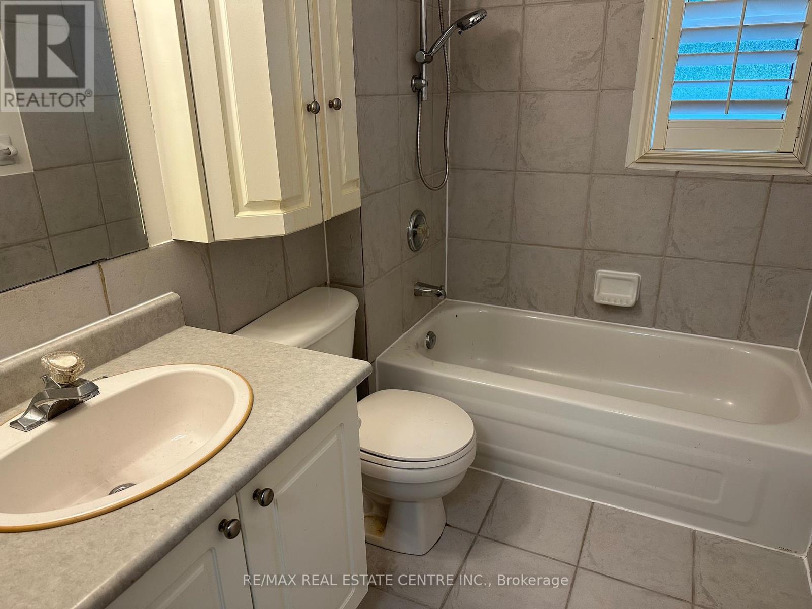15 East 33rd Street, Hamilton, Ontario  L8V 3S9 - Photo 14 - X12314168