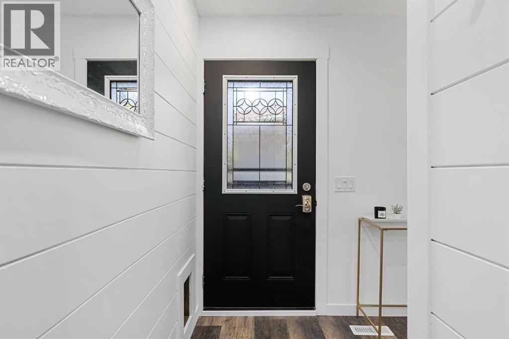 Property at 136 Ranchview Court NW image 5