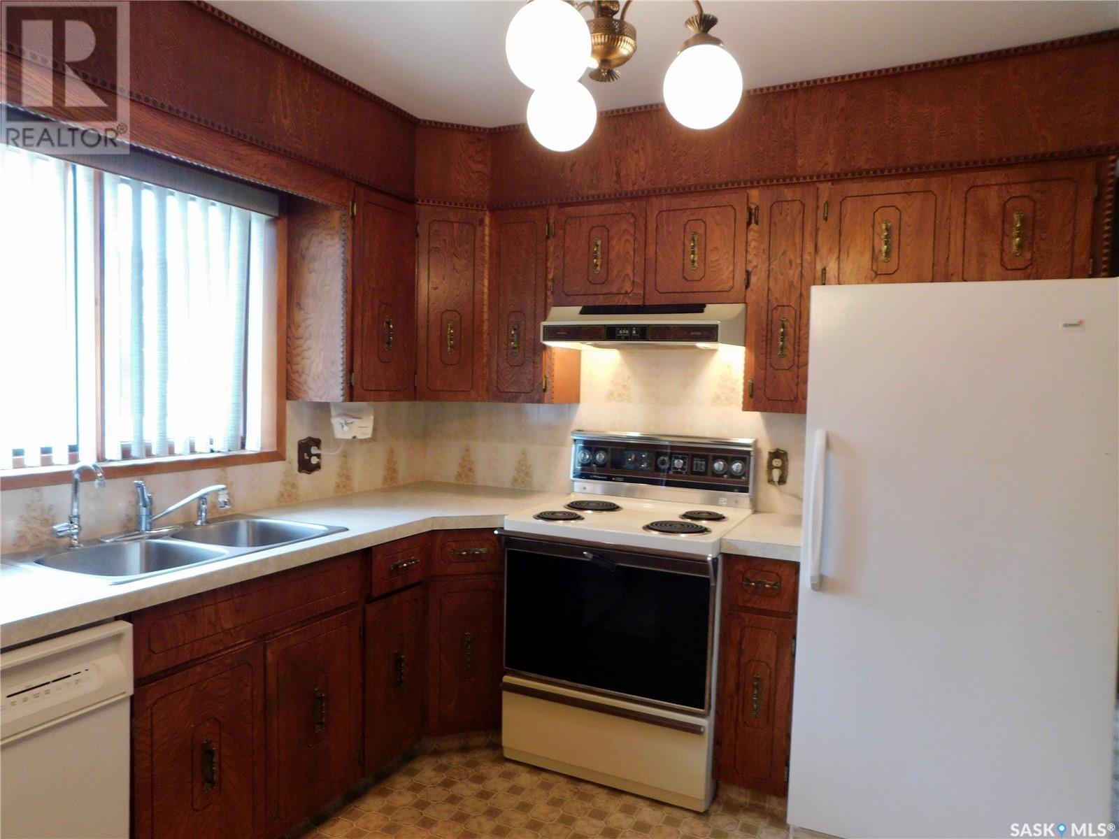 217 5th Avenue E, Assiniboia, Saskatchewan  S0H 0B0 - Photo 7 - SK014076