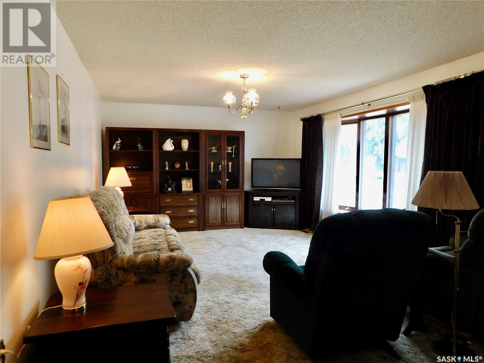 217 5th Avenue E, Assiniboia, Saskatchewan  S0H 0B0 - Photo 11 - SK014076