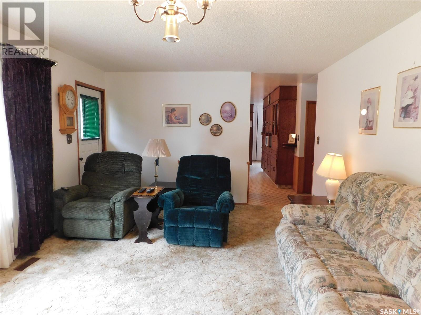 217 5th Avenue E, Assiniboia, Saskatchewan  S0H 0B0 - Photo 12 - SK014076
