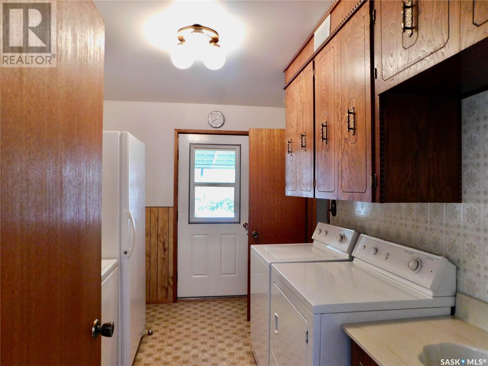 217 5th Avenue E, Assiniboia, Saskatchewan  S0H 0B0 - Photo 4 - SK014076
