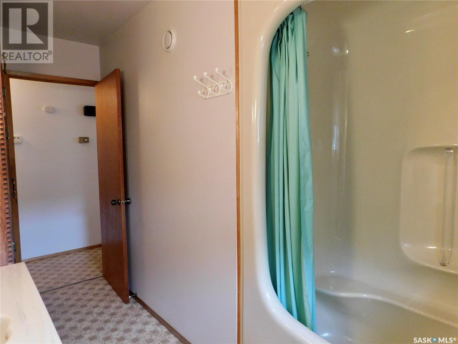 217 5th Avenue E, Assiniboia, Saskatchewan  S0H 0B0 - Photo 17 - SK014076