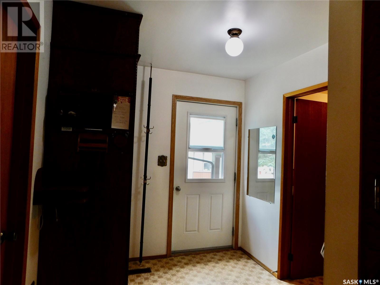 217 5th Avenue E, Assiniboia, Saskatchewan  S0H 0B0 - Photo 2 - SK014076