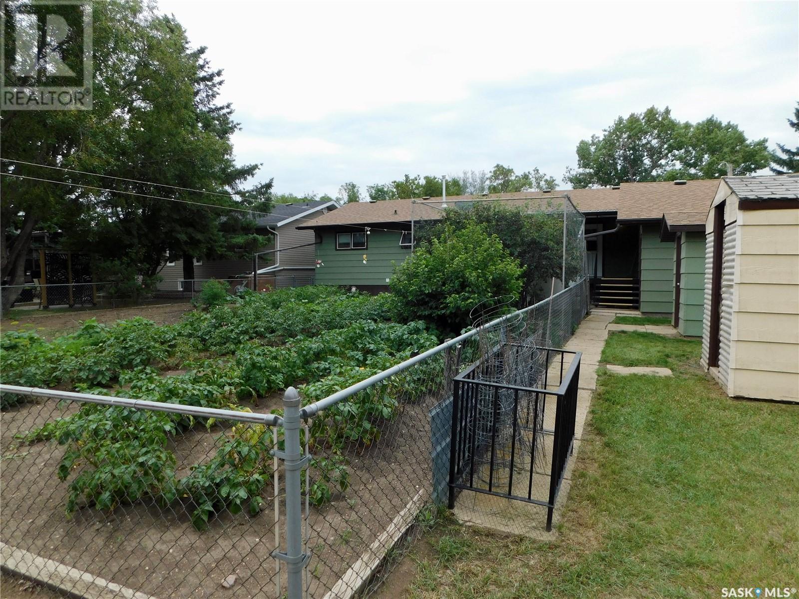217 5th Avenue E, Assiniboia, Saskatchewan  S0H 0B0 - Photo 45 - SK014076