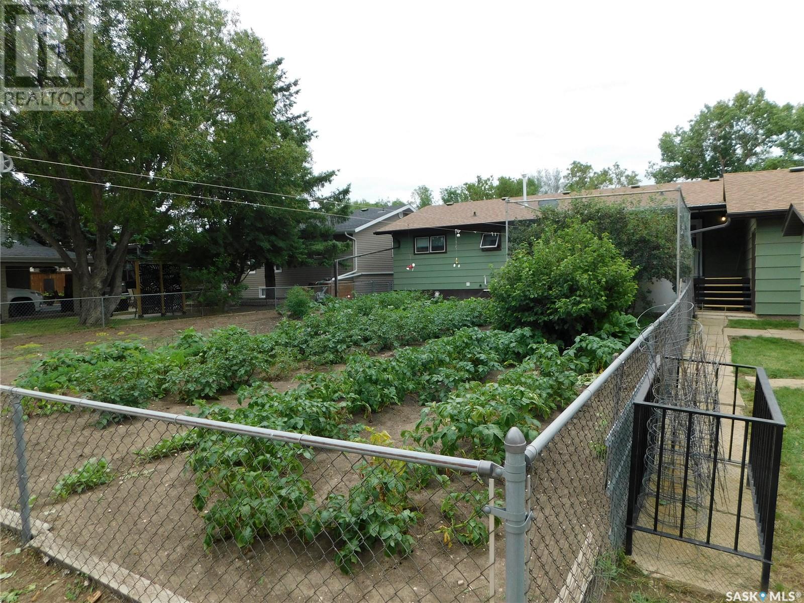 217 5th Avenue E, Assiniboia, Saskatchewan  S0H 0B0 - Photo 44 - SK014076
