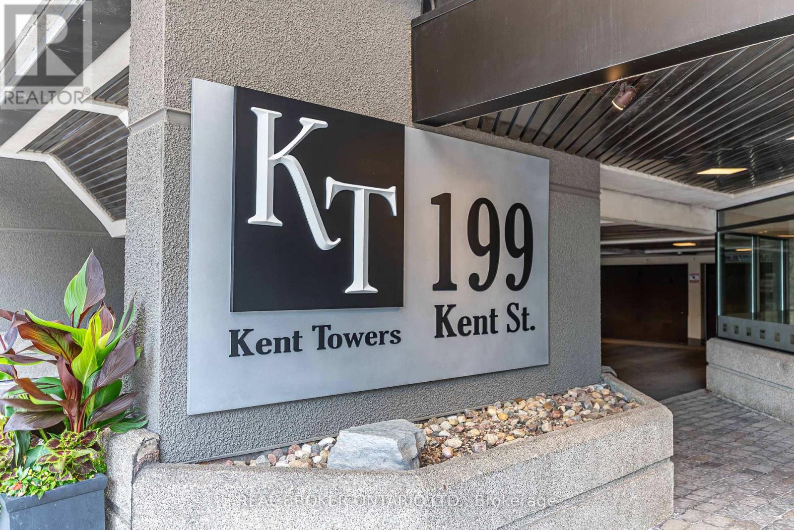 906 - 199 Kent Street, Ottawa, Ontario  K2P 2K8 - Photo 2 - X12314223