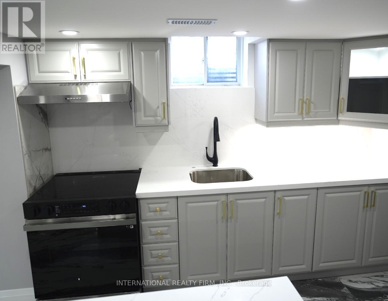 1 Victory Drive, Thorold, Ontario  L2V 0K1 - Photo 3 - X12314182