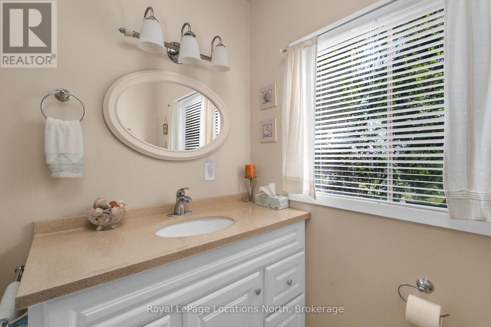 297 Beach Road, Innisfil, Ontario  L0L 1R0 - Photo 19 - N12314196