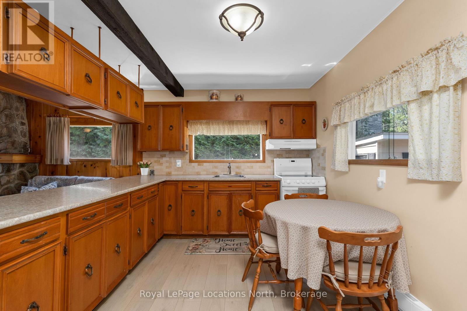 297 Beach Road, Innisfil, Ontario  L0L 1R0 - Photo 9 - N12314196