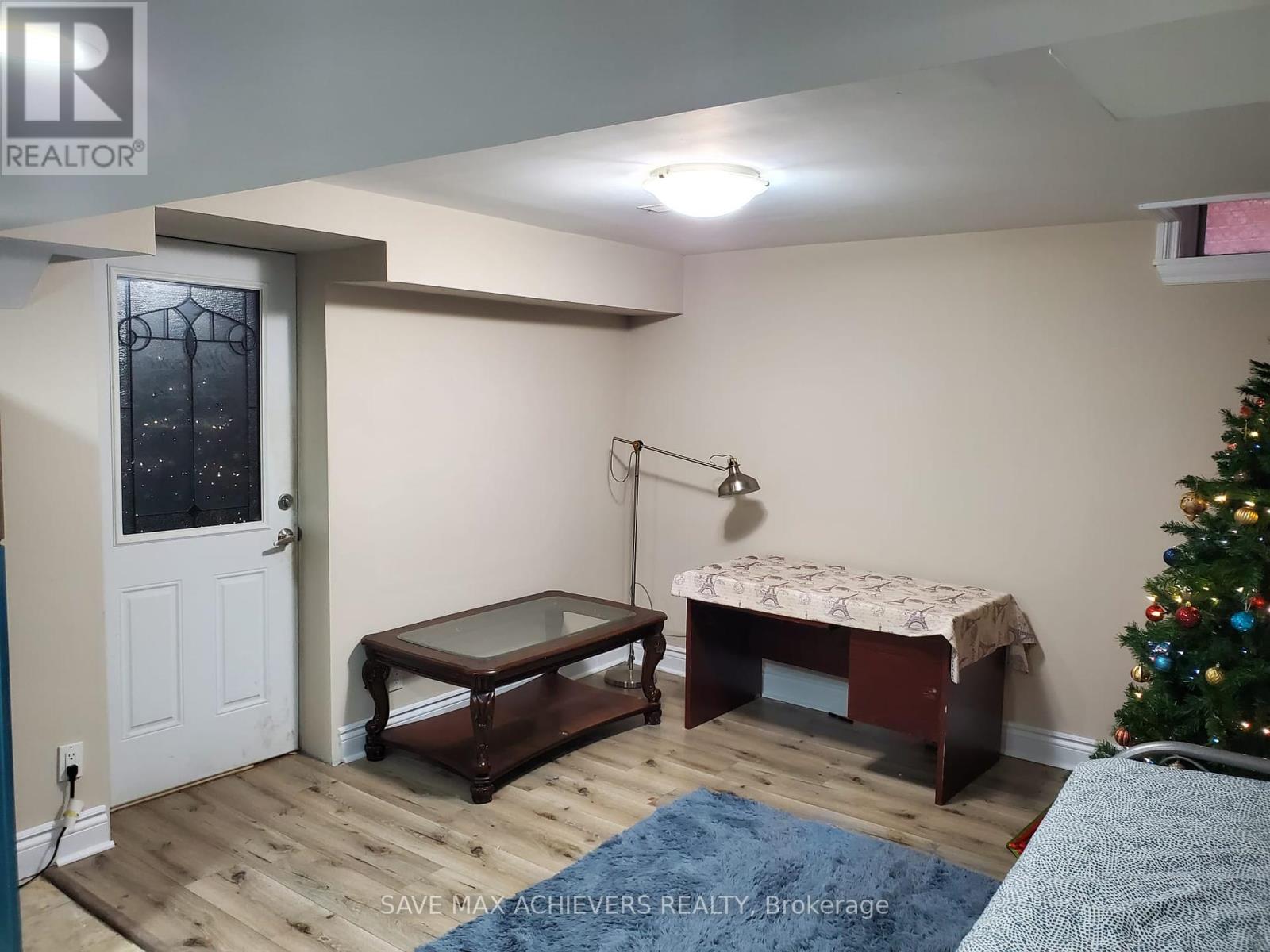 7 Adam Street, Brampton, Ontario  L6Z 2S4 - Photo 5 - W12314273