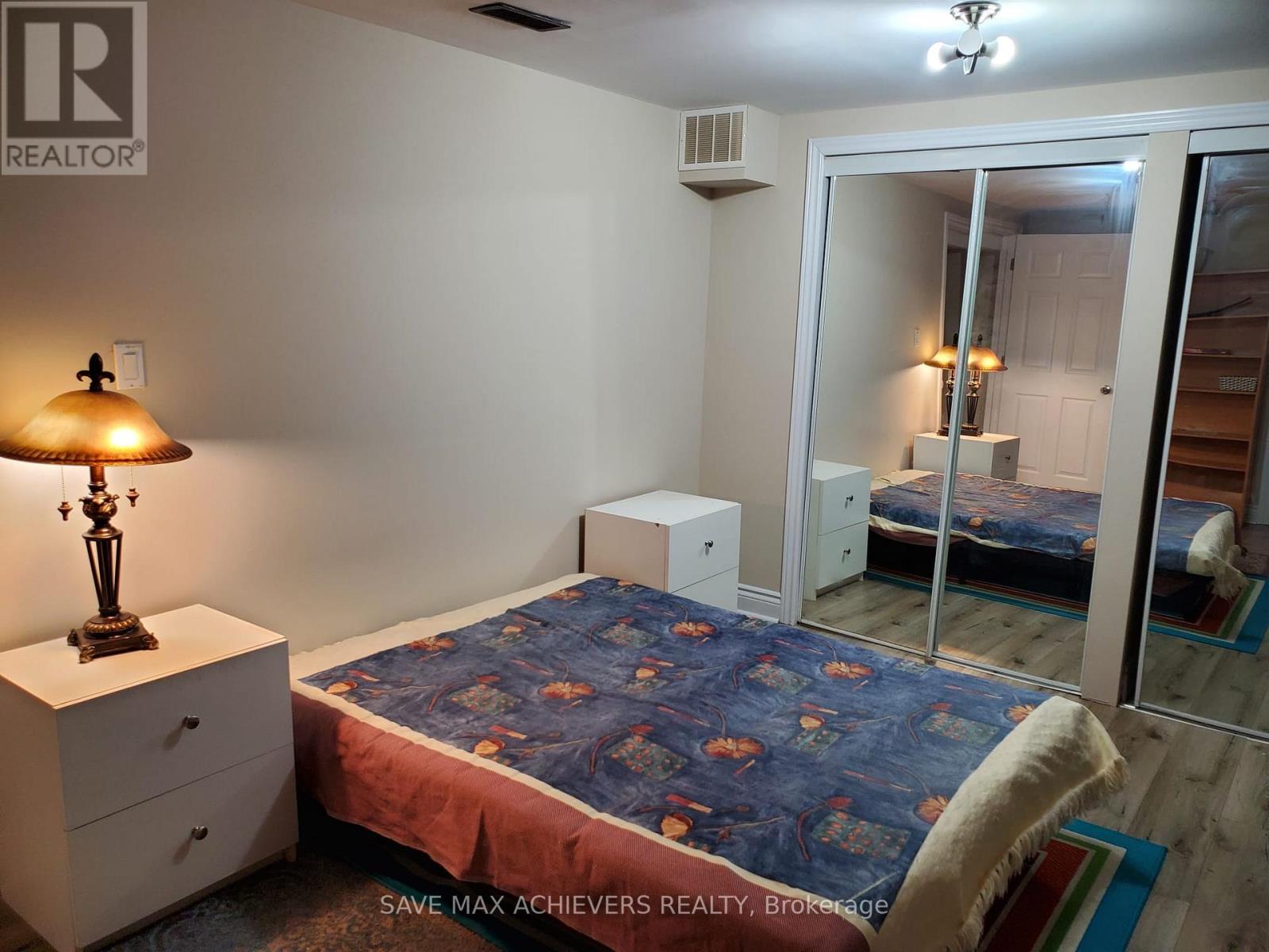 7 Adam Street, Brampton, Ontario  L6Z 2S4 - Photo 7 - W12314273