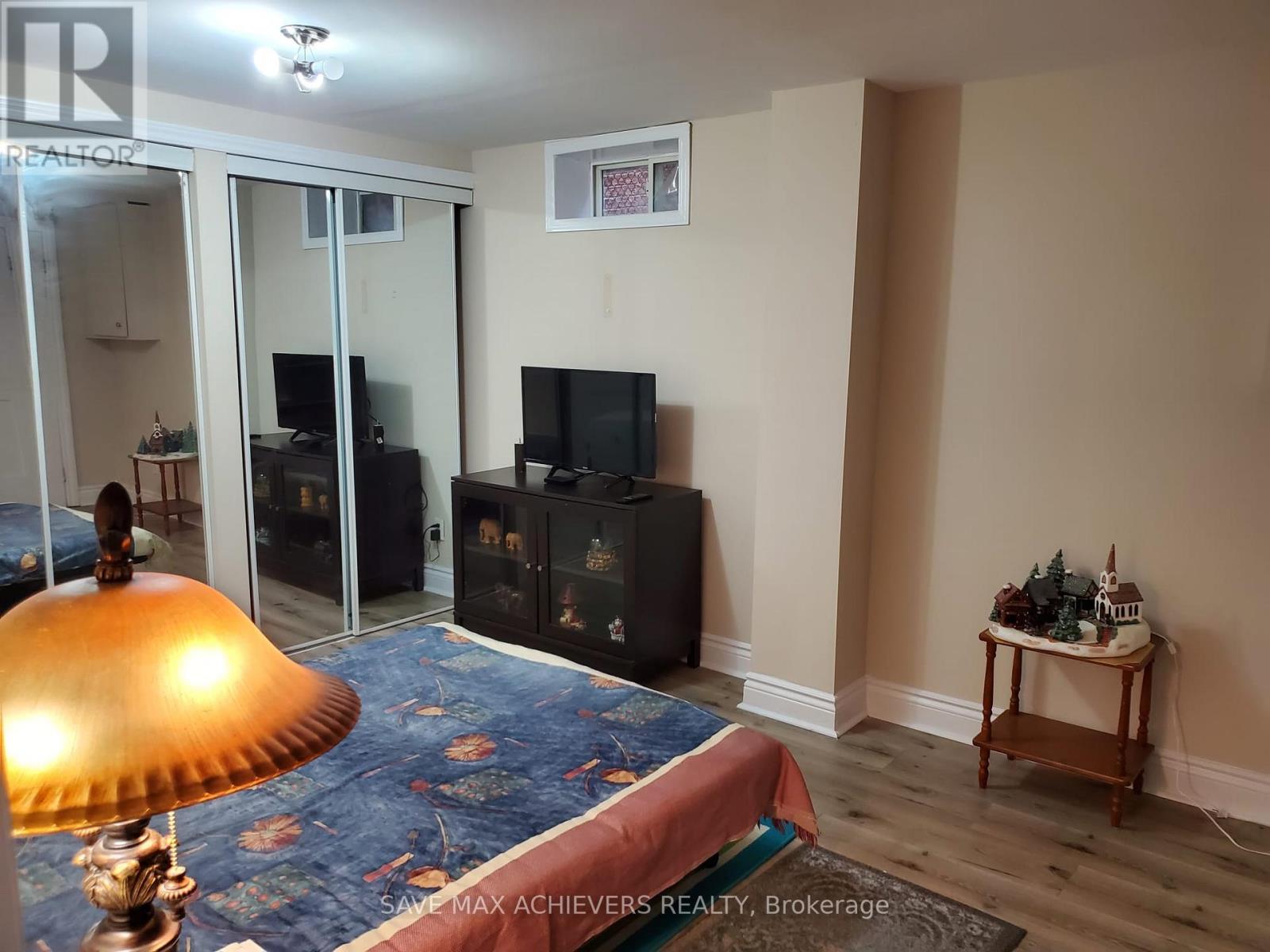 7 Adam Street, Brampton, Ontario  L6Z 2S4 - Photo 8 - W12314273