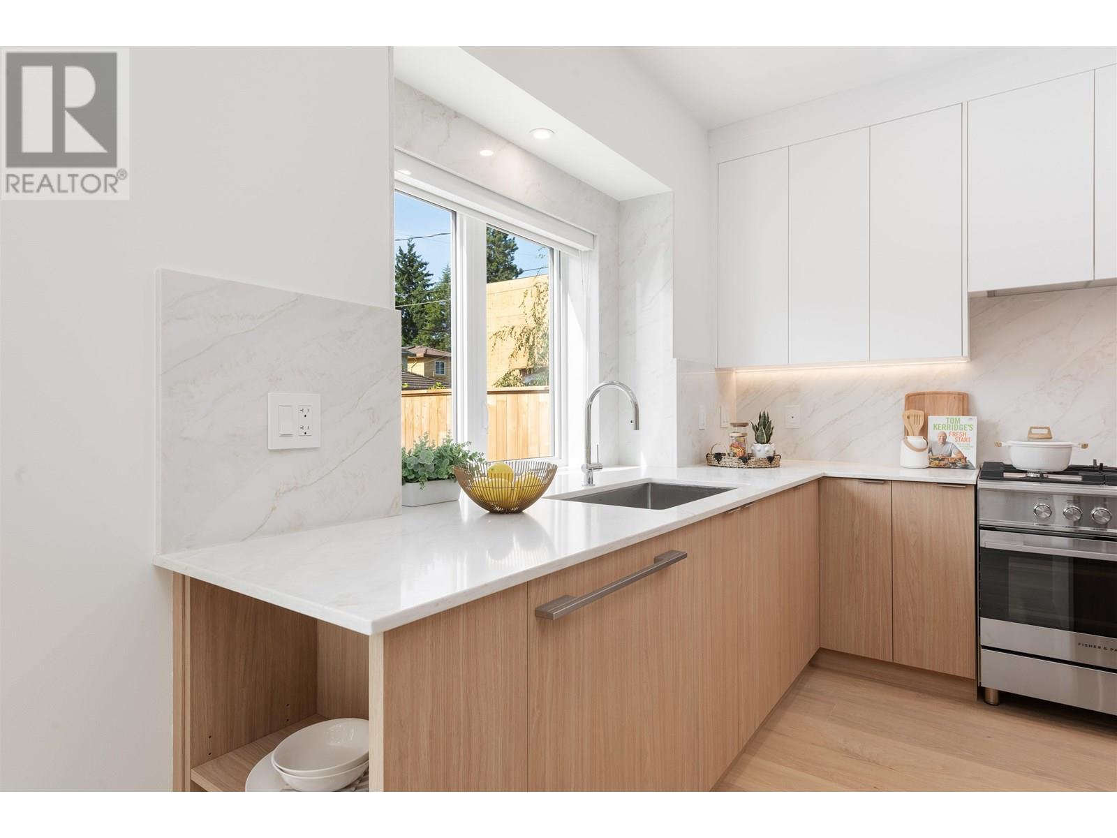 2 2750 W 19th Avenue, Vancouver, British Columbia  V6L 1E3 - Photo 2 - R3031724