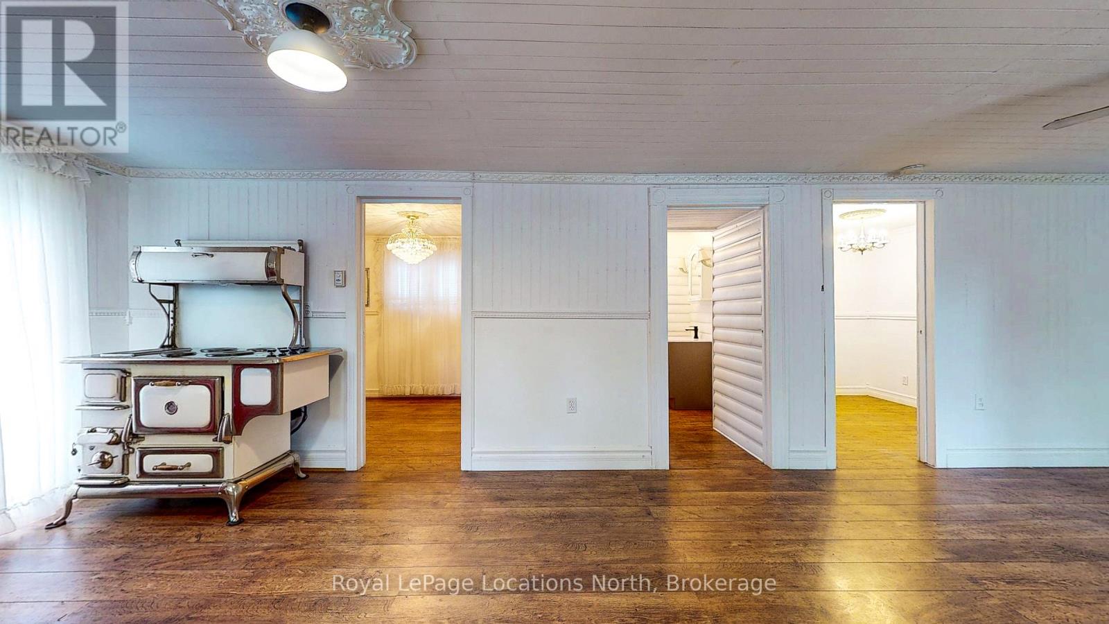 60 Parkwood Drive, Wasaga Beach, Ontario  L9Z 2T2 - Photo 7 - S12285366
