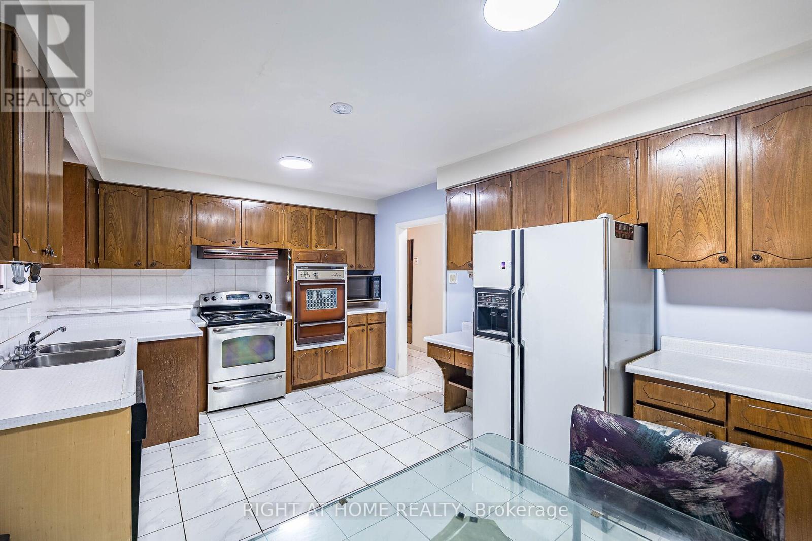 233 Faywood Boulevard, Toronto, Ontario  M3H 2Y3 - Photo 13 - C12308943