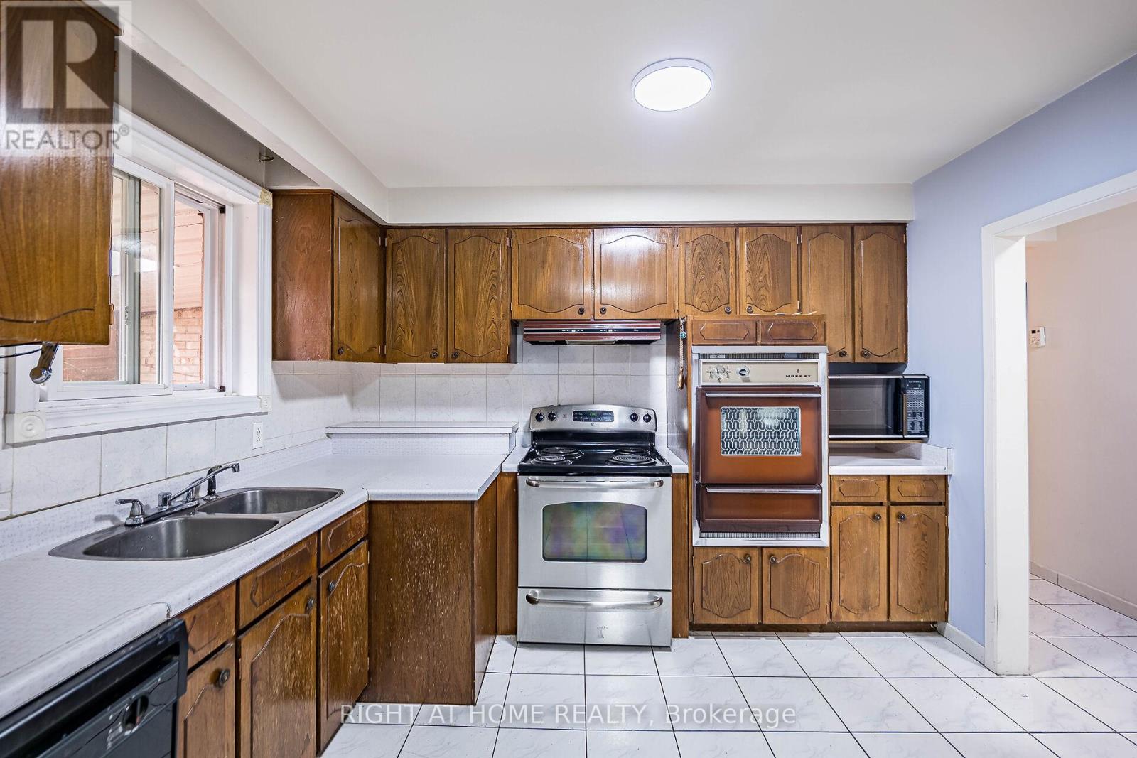 233 Faywood Boulevard, Toronto, Ontario  M3H 2Y3 - Photo 14 - C12308943