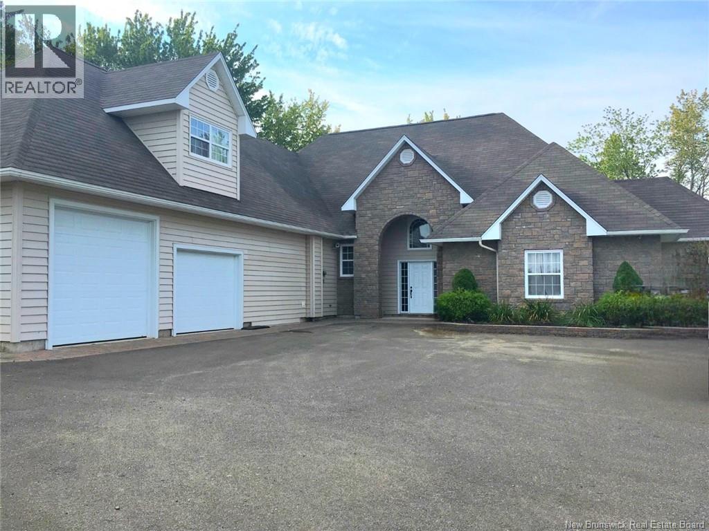 <h3>$999,900</h3><p>354 Route 105, Maugerville, New Brunswick</p>