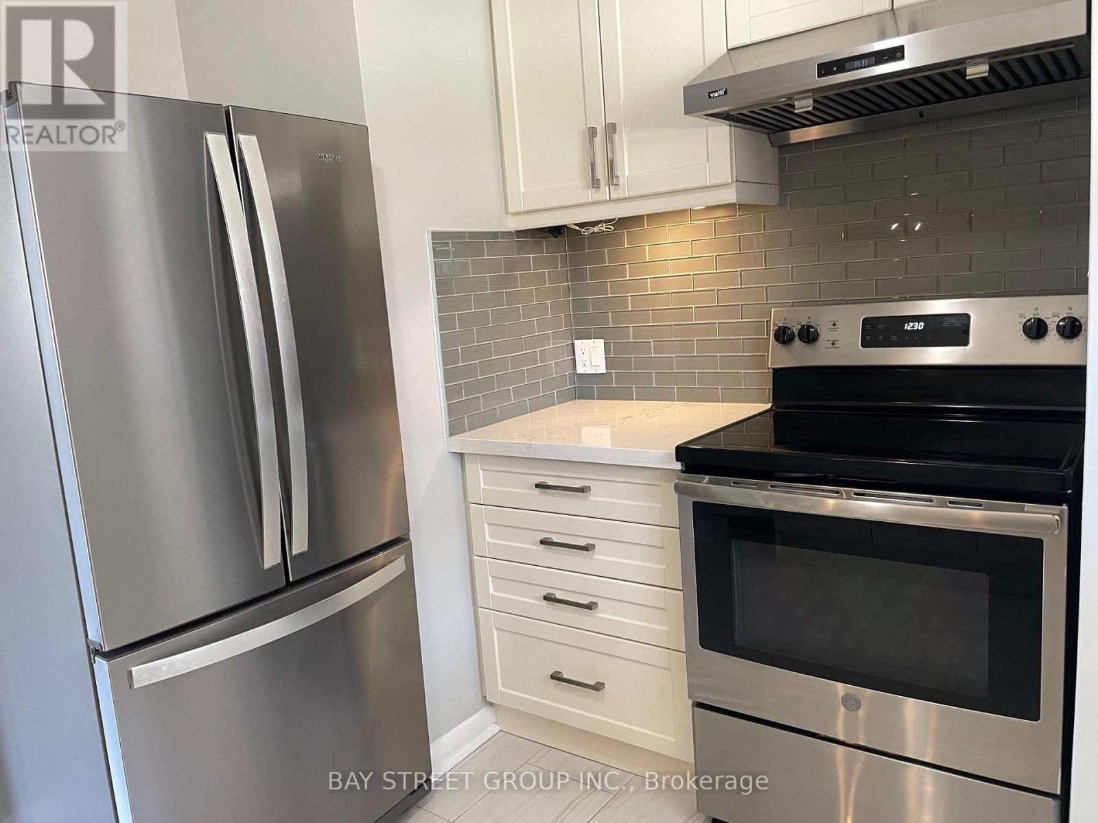 Main - 33 Bentworth Avenue, Toronto, Ontario  M6A 1P1 - Photo 7 - W12314369