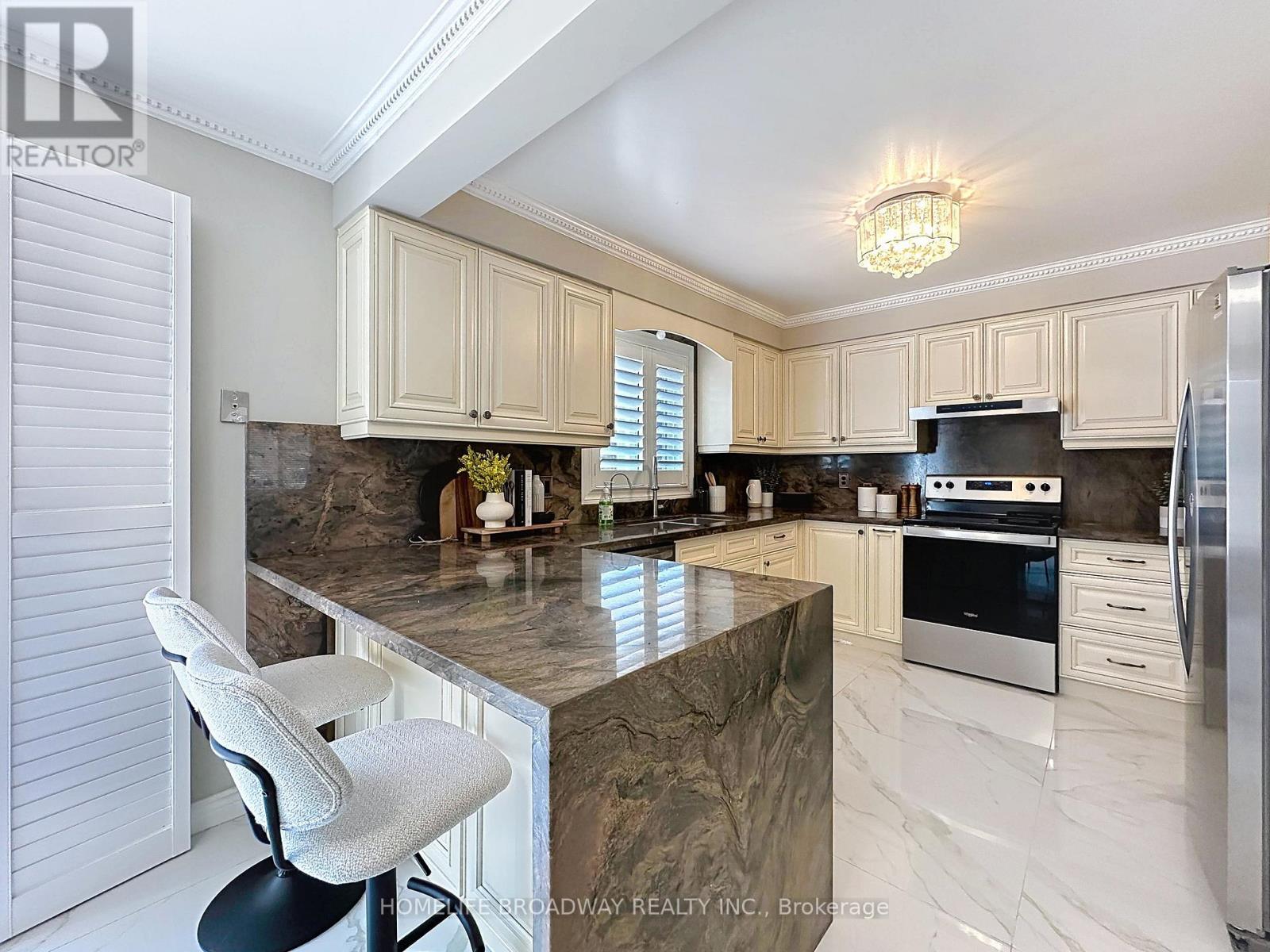 1 Hearthstone Crescent, Richmond Hill, Ontario  L4B 3E2 - Photo 10 - N12314370