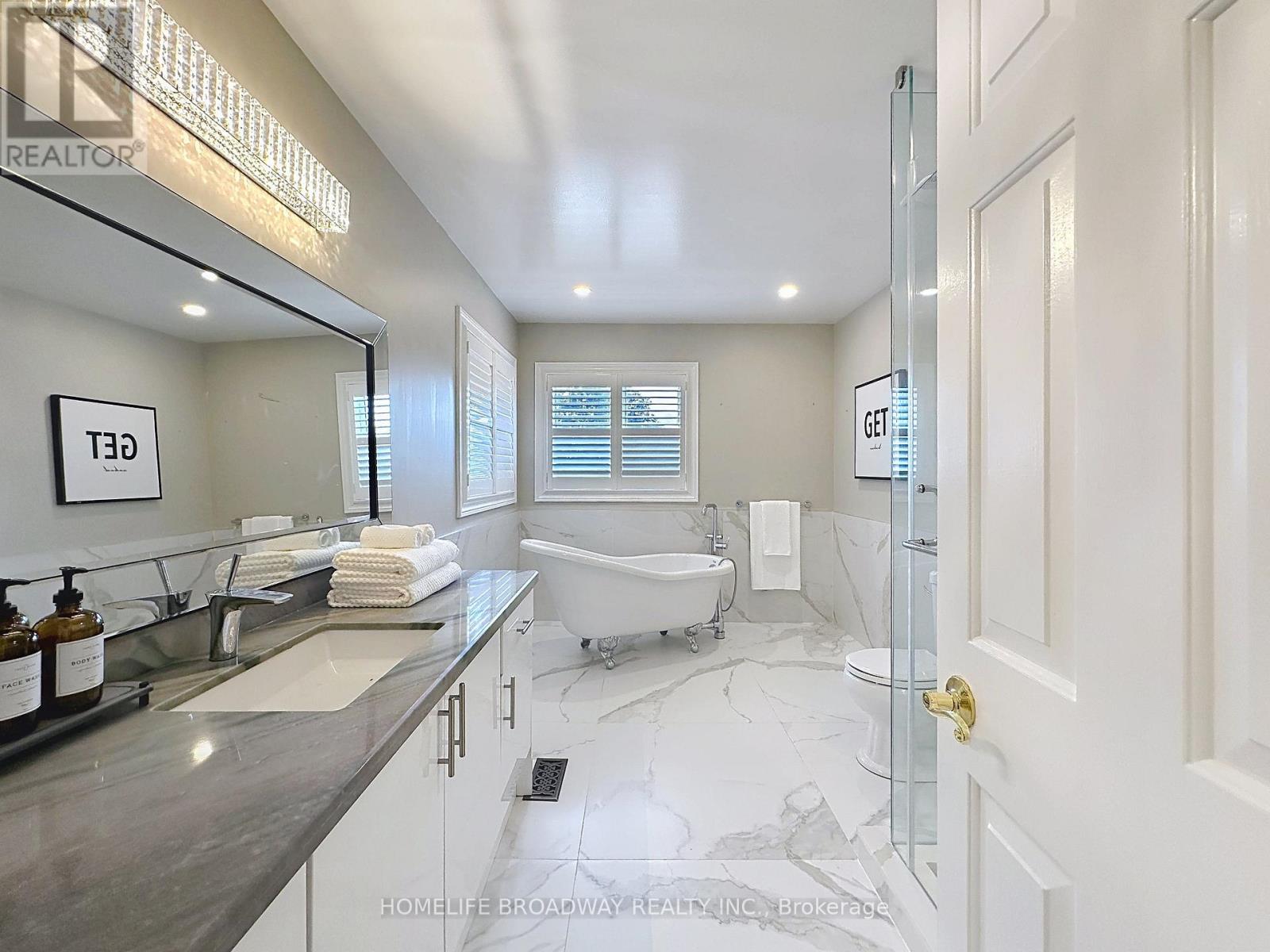 1 Hearthstone Crescent, Richmond Hill, Ontario  L4B 3E2 - Photo 19 - N12314370