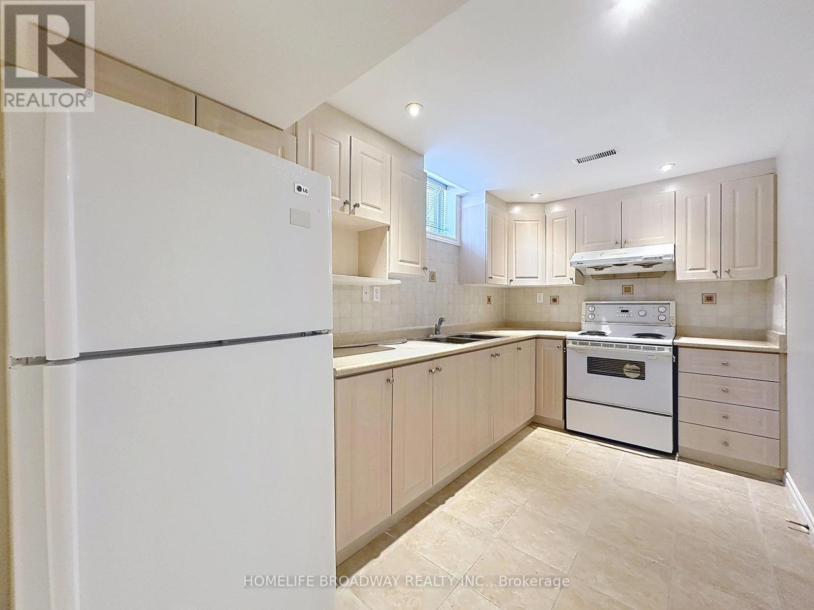 1 Hearthstone Crescent, Richmond Hill, Ontario  L4B 3E2 - Photo 33 - N12314370