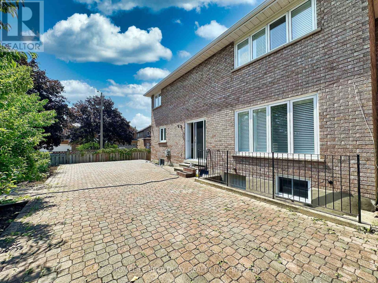 1 Hearthstone Crescent, Richmond Hill, Ontario  L4B 3E2 - Photo 40 - N12314370
