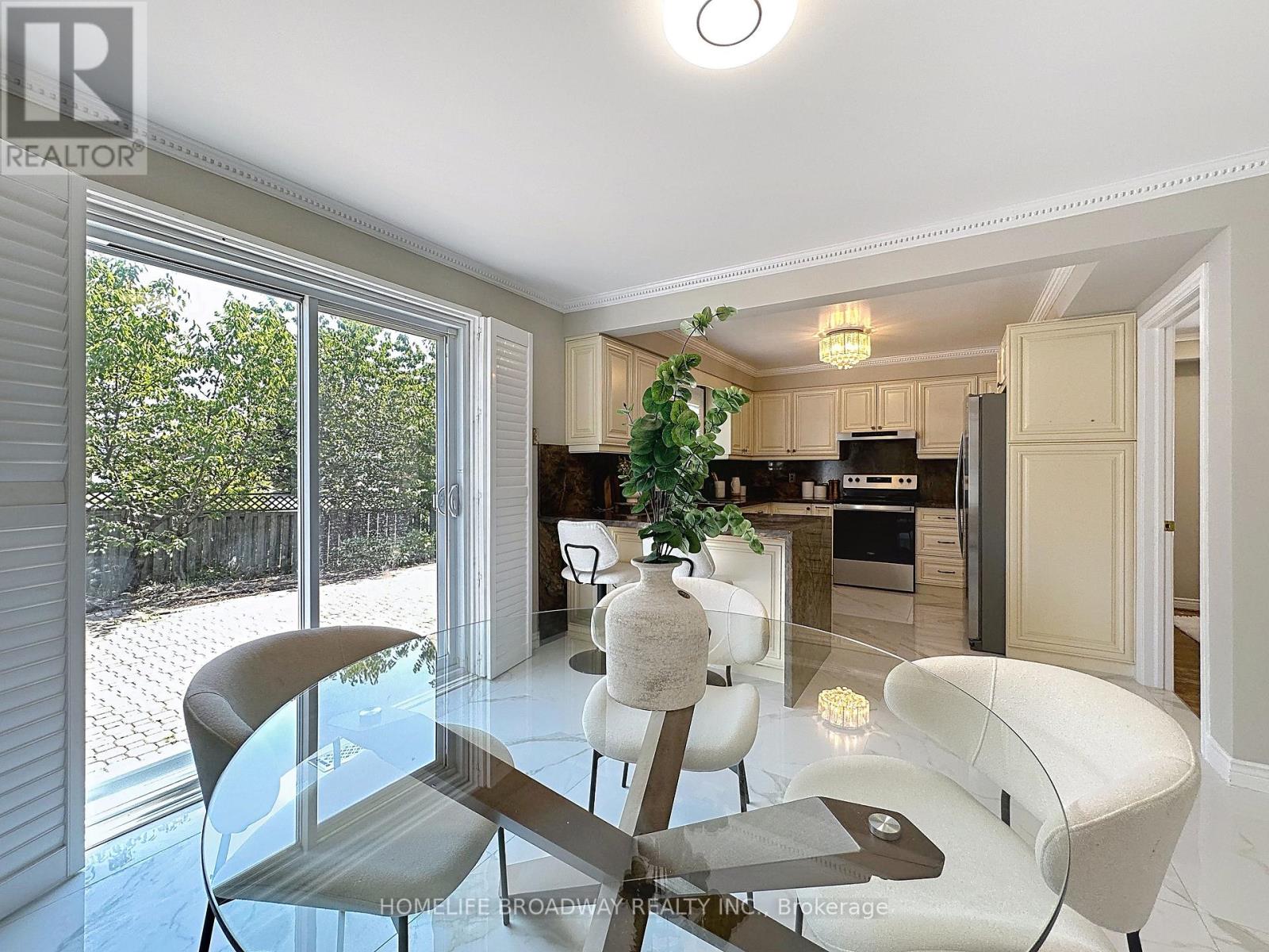 1 Hearthstone Crescent, Richmond Hill, Ontario  L4B 3E2 - Photo 9 - N12314370