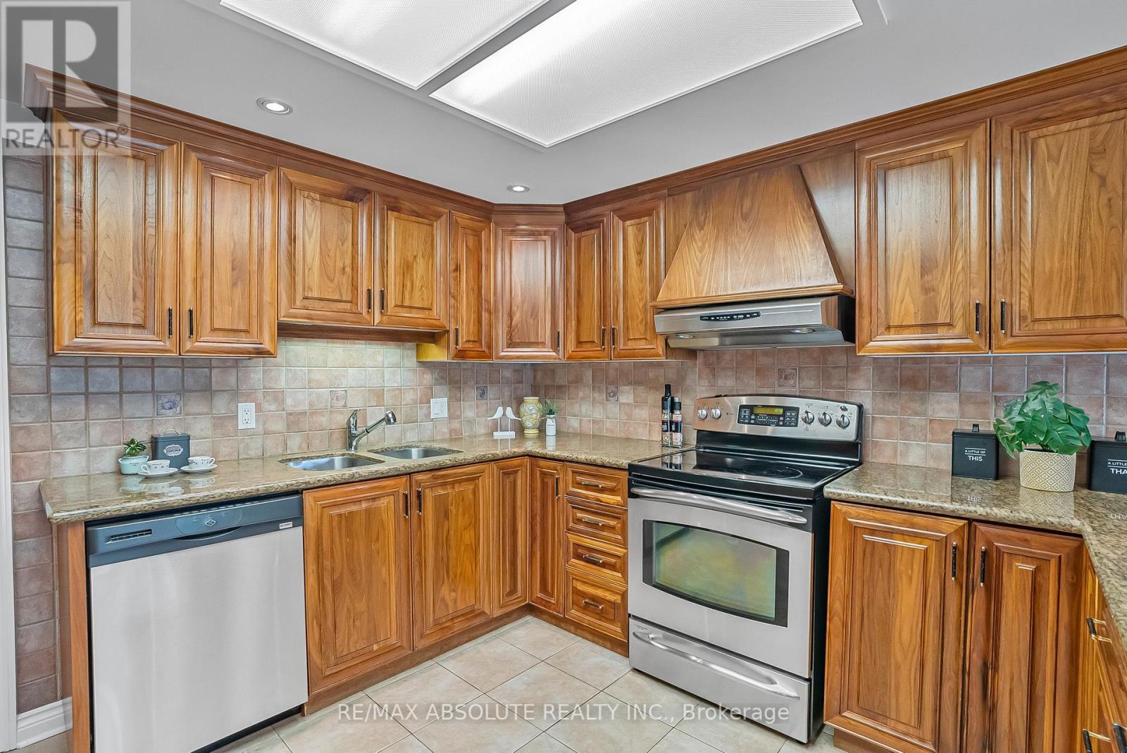 1513 Apeldoorn Avenue, Ottawa, Ontario  K2C 1V2 - Photo 12 - X12314416