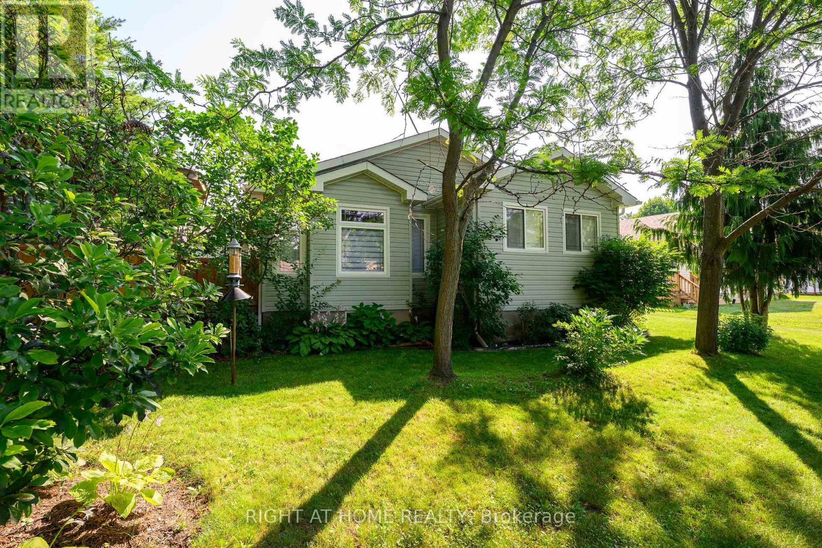 106 Bushmill Circle, Hamilton, Ontario  L8B 1A5 - Photo 36 - X12311531