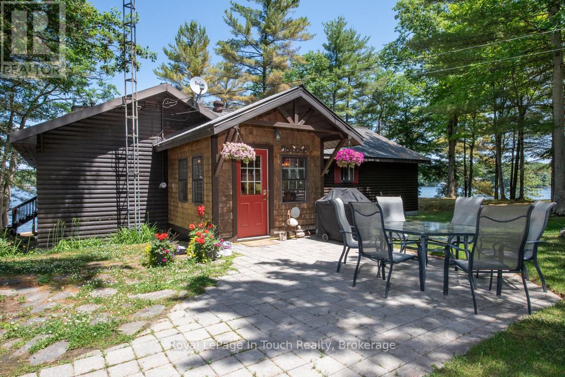 211 Pickerel Point Road, Georgian Bay, Ontario  L0K 1S0 - Photo 11 - X12265333