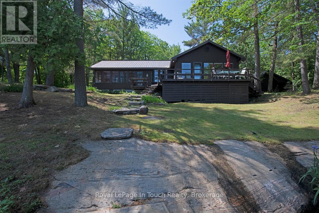 211 Pickerel Point Road, Georgian Bay, Ontario  L0K 1S0 - Photo 18 - X12265333