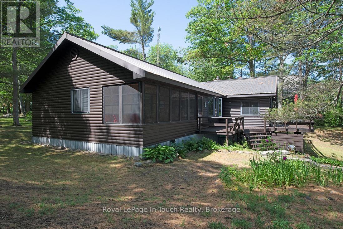 211 Pickerel Point Road, Georgian Bay, Ontario  L0K 1S0 - Photo 22 - X12265333