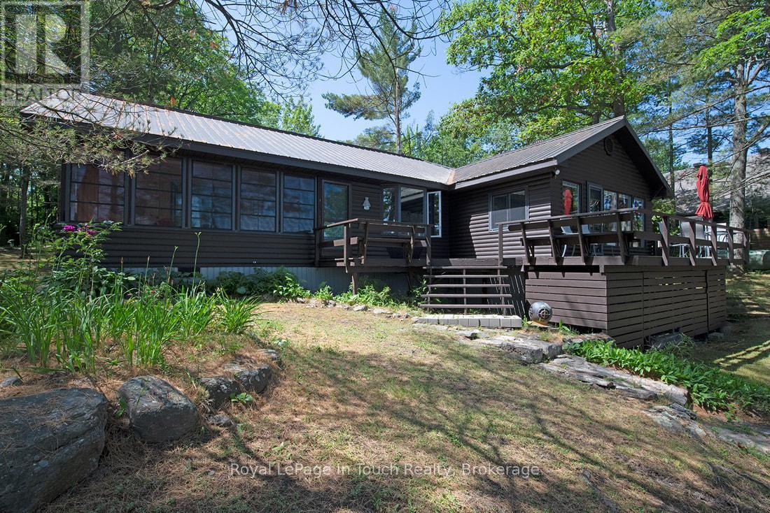 211 Pickerel Point Road, Georgian Bay, Ontario  L0K 1S0 - Photo 36 - X12265333