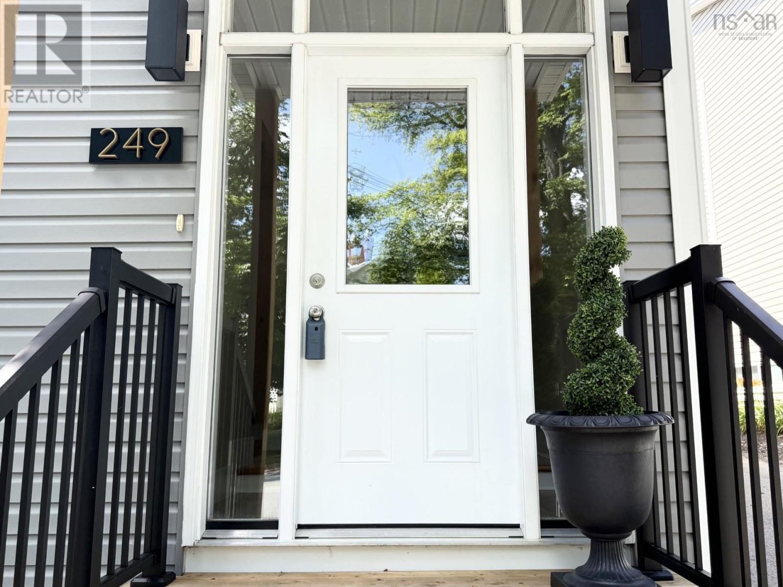 Property at 249 Portland Street image 2