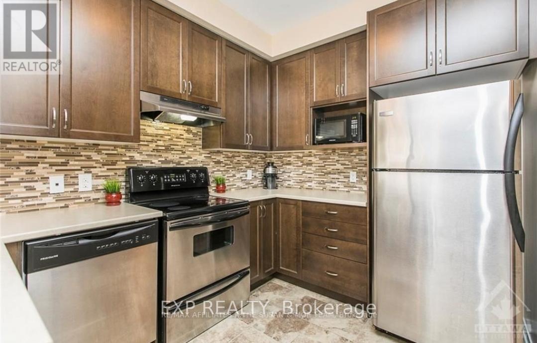 296 Losino Crescent, Ottawa, Ontario  K2S 1B6 - Photo 7 - X12314423
