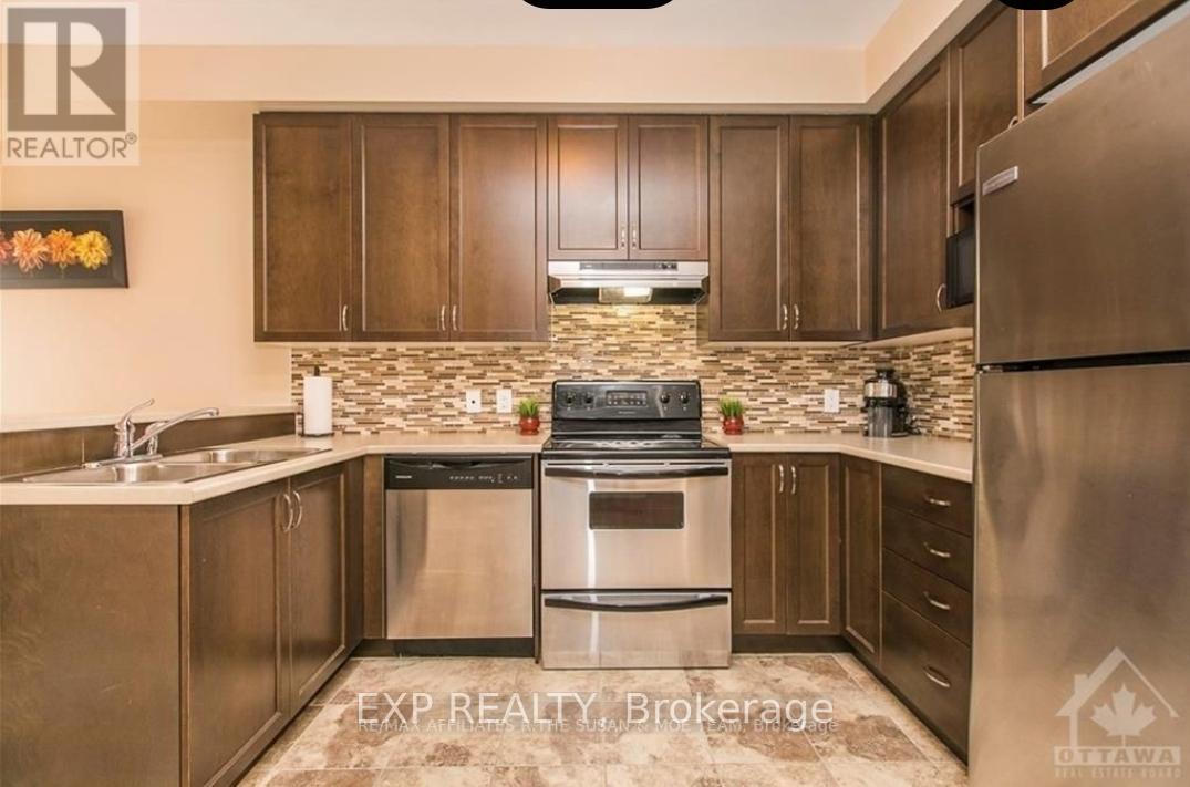 296 Losino Crescent, Ottawa, Ontario  K2S 1B6 - Photo 8 - X12314423
