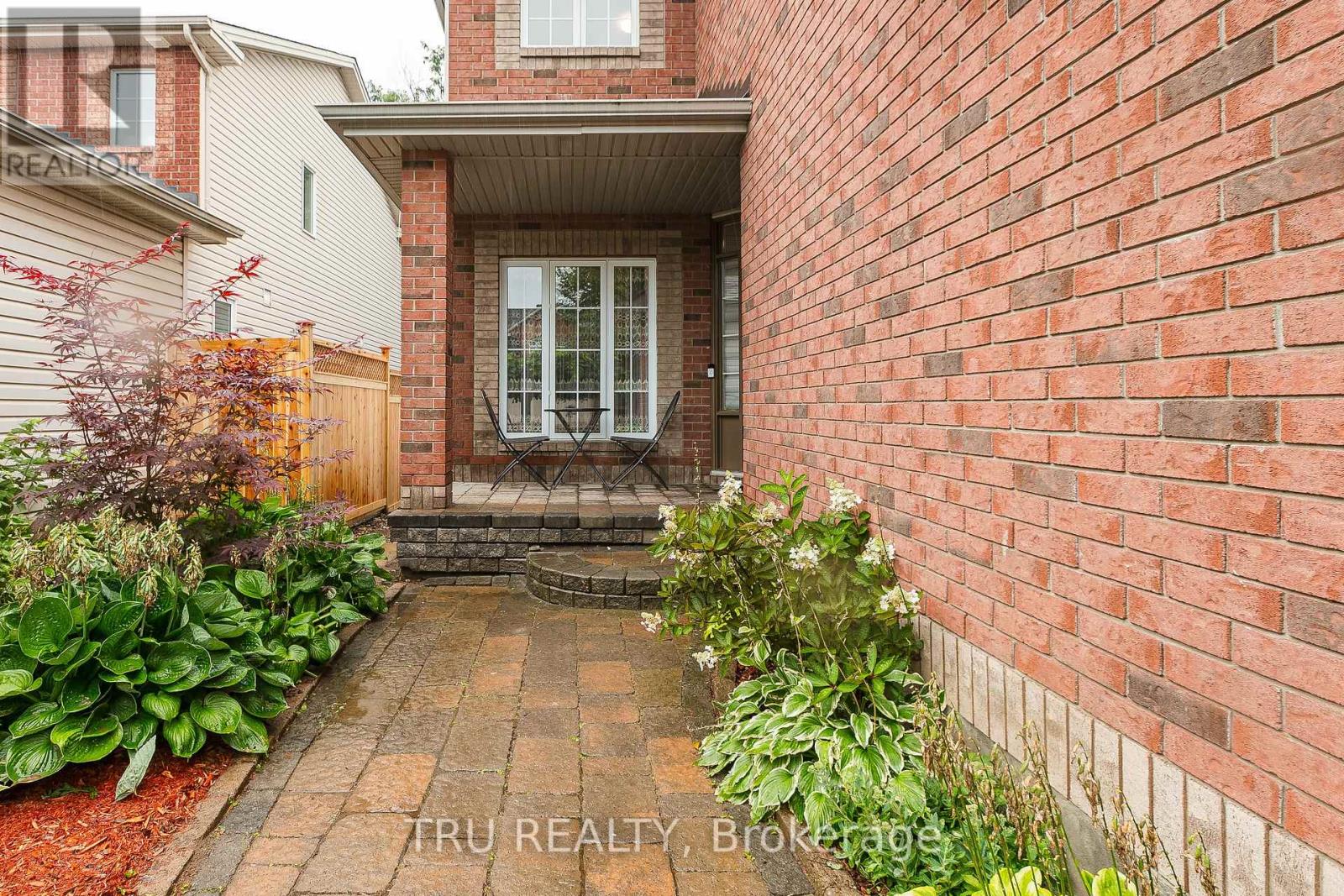 Property at 28 BOREALIS CRESCENT image 2