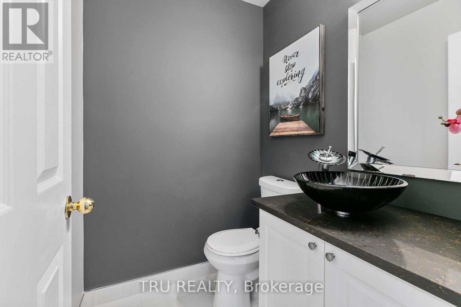 Property at 28 BOREALIS CRESCENT image 4