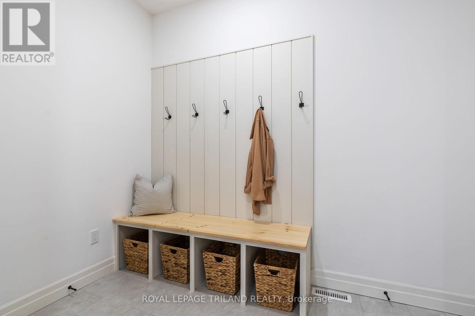 28 Hazelwood Passage, Thames Centre, Ontario  N0L 1G2 - Photo 24 - X12314464
