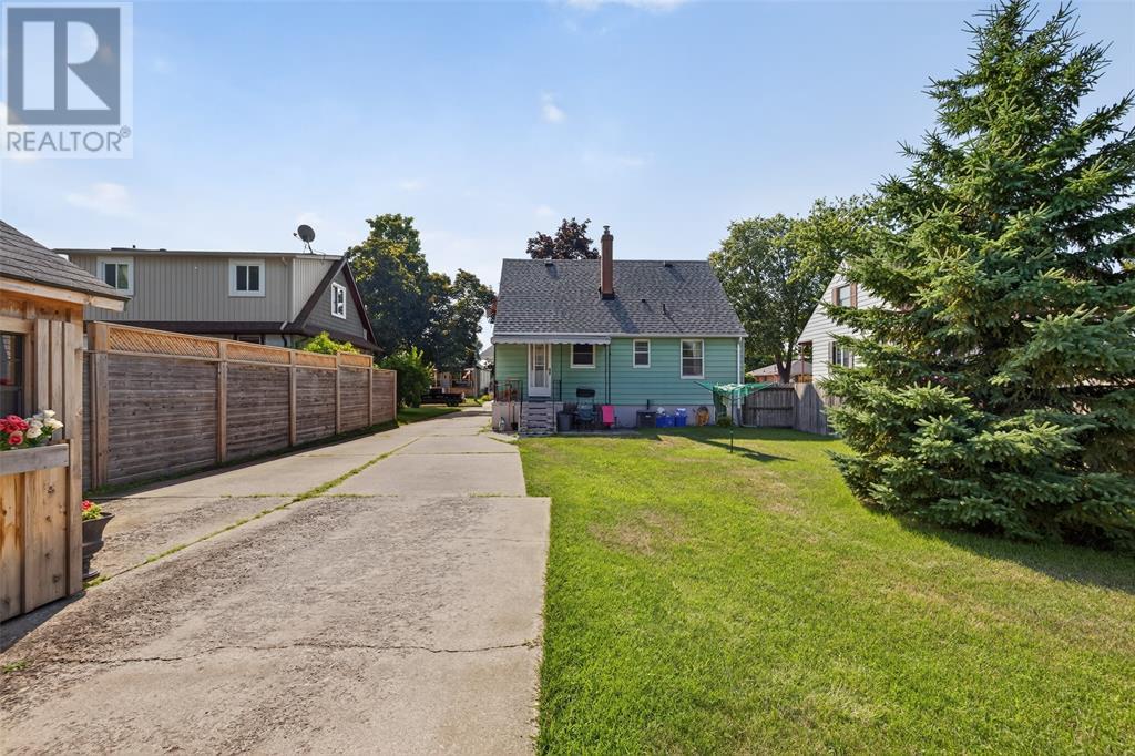 Property at 746 Oxford STREET image 3