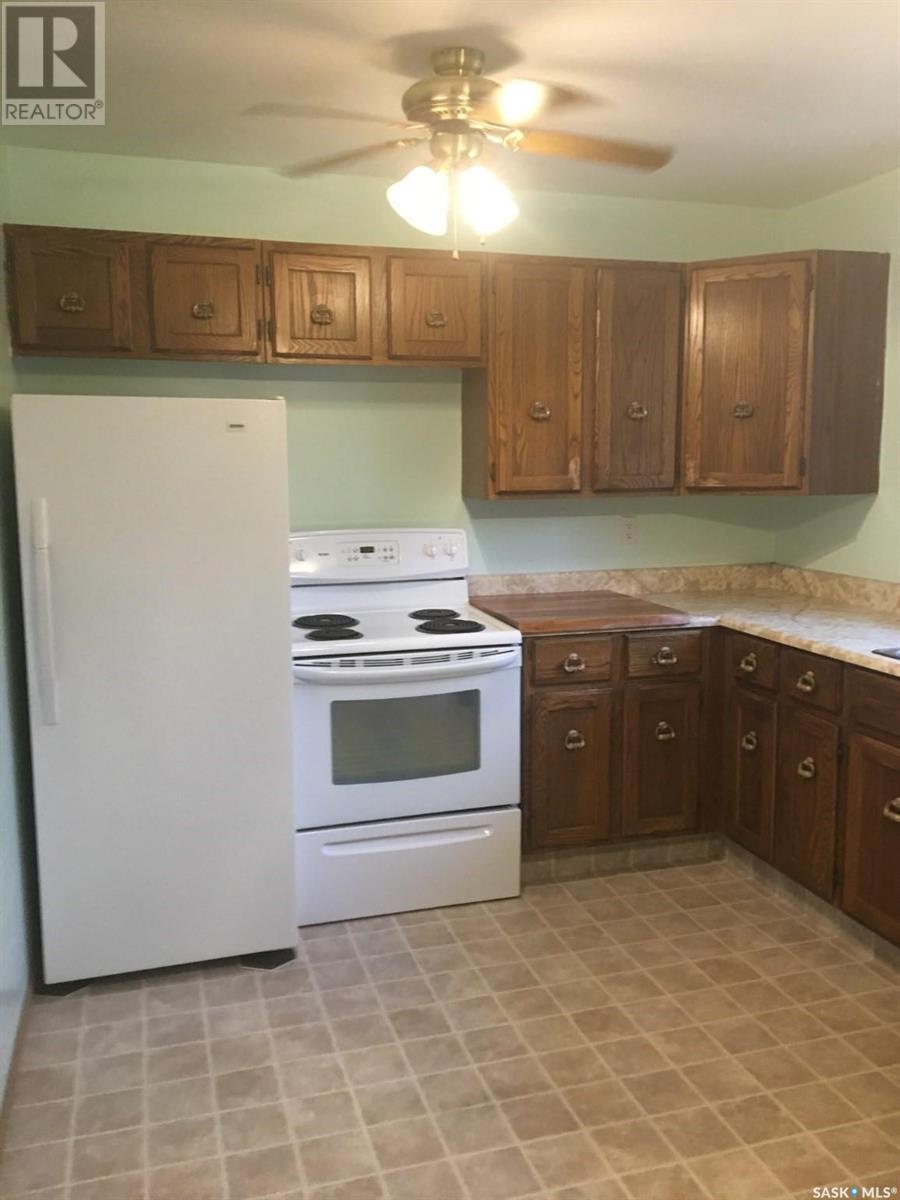 836 Peters Avenue, Oxbow, Saskatchewan  S0C 2B0 - Photo 6 - SK014152