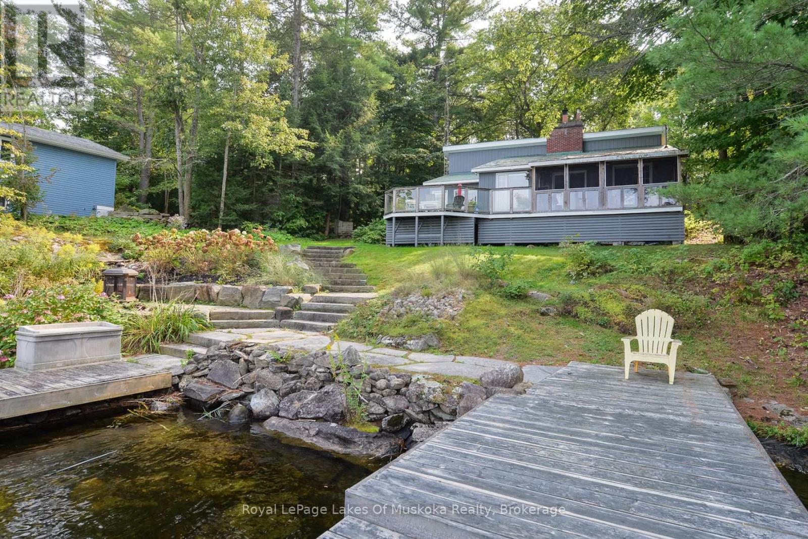 1029 Lakeshore Drive, Gravenhurst, Ontario  P1P 1R2 - Photo 2 - X12125664