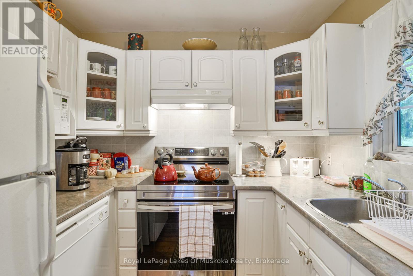 1029 Lakeshore Drive, Gravenhurst, Ontario  P1P 1R2 - Photo 23 - X12125664