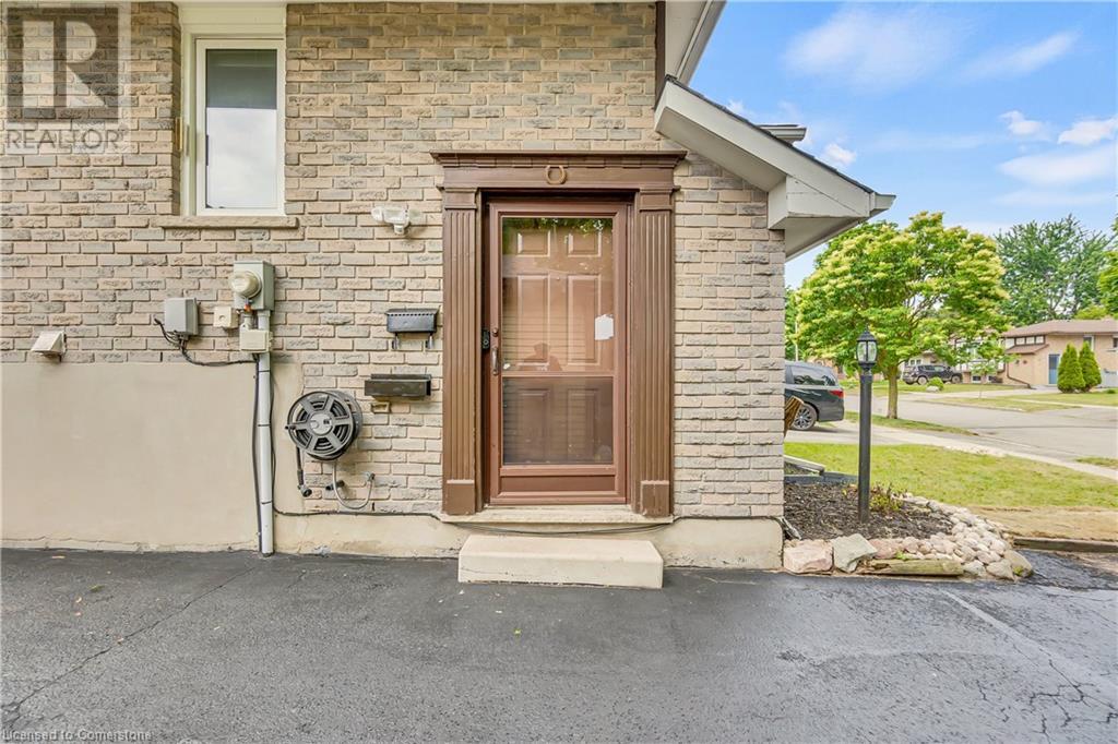 445 Drummerhill Crescent, Waterloo, Ontario  N2T 1G3 - Photo 4 - 40755894