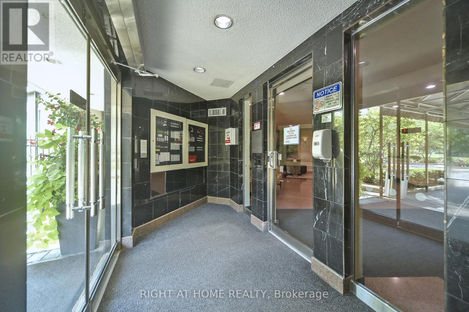 314 - 7440 Bathurst Street, Vaughan, Ontario  L4J 7K8 - Photo 2 - N12314453